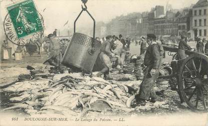 / CPA FRANCE 62 "Boulogne sur Mer, le lavage du poisson"