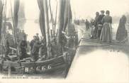 62 Pa De Calai / CPA FRANCE 62 "Boulogne sur Mer, barques d'Equihen"