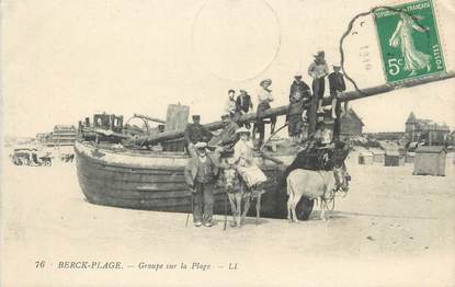 / CPA FRANCE 62 "Berck Plage, groupe sur la plage "