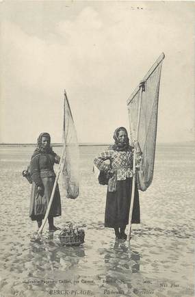 / CPA FRANCE 62 "Berck Plage, pêcheuses de Crevettes"