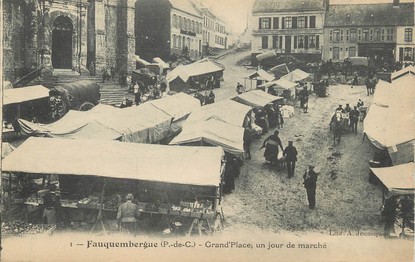 / CPA FRANCE 62 "Fauquembergue, grand'place, un jour de marché"