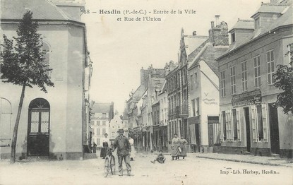 / CPA FRANCE 62 "Hesdin, entrée de la ville et rue de l'union"