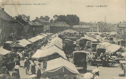 / CPA FRANCE 62 "Liévin, le marché"