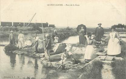 CPA  FRANCE 44 "Le Pouliguen, parc de la gare"