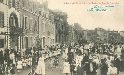 CPA  FRANCE 44 "Le Pouliguen, les quais, un jour de procession"