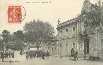 / CPA FRANCE 30 "Alais, la place et l'hôtel de ville"