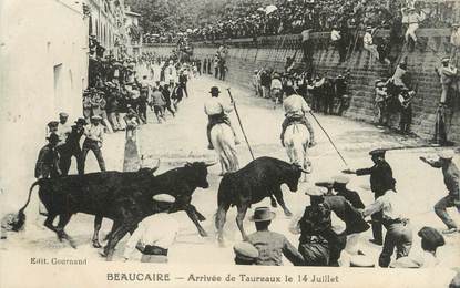 / CPA FRANCE 30 "Beaucaire, arrivée de taureaux le 14 juillet"