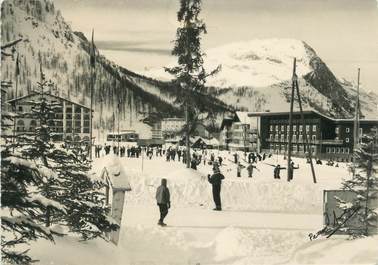 / CPSM FRANCE 73 "Val d'Isère, devant le club"