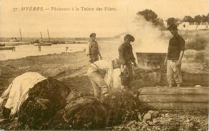 CPA FRANCE 83  "Hyères, Pêcheurs à la Teinte des Filets"