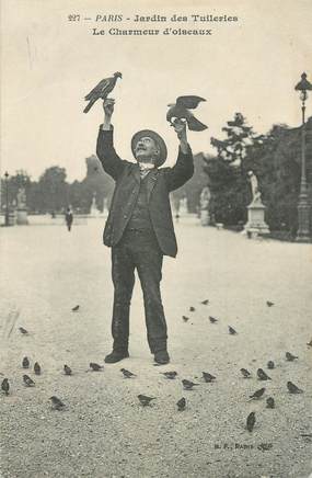  CPA  FRANCE  75 "Paris, Le Charmeur  d'Oiseaux au Jardin des Tuileries"