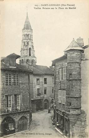 CPA FRANCE 87 "Saint Léonard, vieilles maisons sur la place du marché"