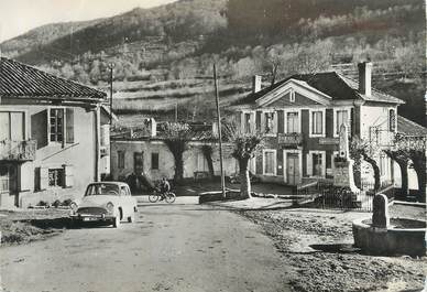 / CPSM FRANCE 31 "Saint Pé d'Ardet, la poste, le monument aux morts et la fontaine"