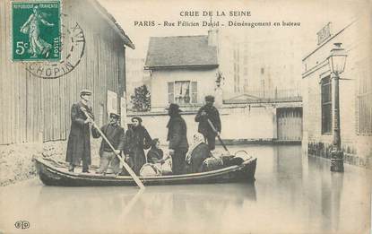 CPA FRANCE 75 "Paris, la crue de la Seine, Rue Félicien David, déménagement en bateau"