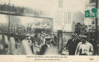 CPA FRANCE 75 "Paris, Grève des cheminots, train à l'arrêt"