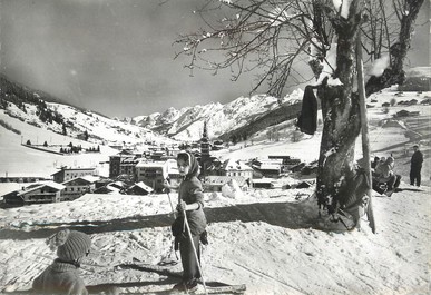 / CPSM FRANCE 74 "La Cluzaz et la chaine des Aravis" / SKI / ENFANT