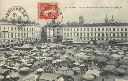 / CPA FRANCE 31 "Toulouse, la place du capitole et son marché"