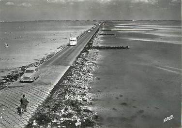 / CPSM FRANCE 85 "Ile de Noirmoutier, le passage du Gois à marée basse"