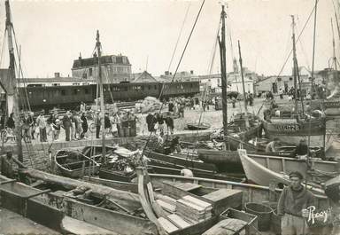 / CPSM FRANCE 85 "Croix de Vie, l'arrivée des sardiniers"