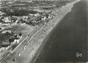 / CPSM FRANCE 85 "Saint Gilles sur Vie, vue aérienne sur la plage"