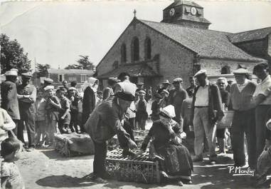 / CPSM FRANCE 85 "Saint Jean de Monts, le marché"