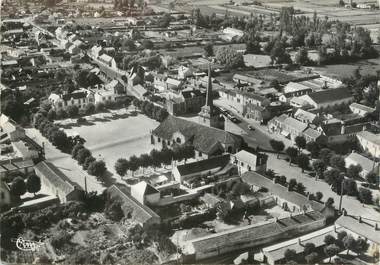 / CPSM FRANCE 85 "Saint Jean de Monts, l'église et la place, vue aérienne"