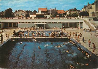 / CPSM FRANCE 86 "Chatellerault, la piscine municipale"