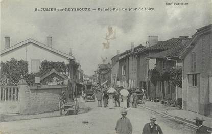 / CPA FRANCE 01 "Saint Julien sur Reyssouze, grand rue un jour de foire"