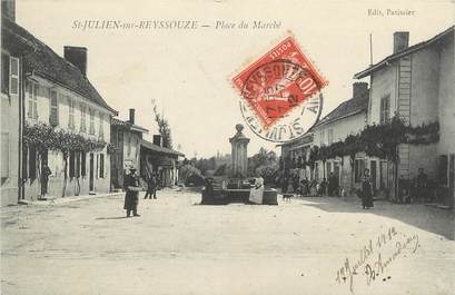 / CPA FRANCE 01 "Saint Julien sur Reyssouze, place du marché"