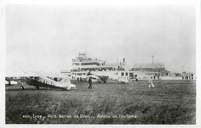 CPSM AVIATION "Lyon, port aérien de Bron, avions de tourisme"