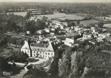 / CPSM FRANCE 86 "Sommières du Clain, vue aérienne du château"