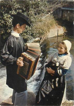 / CPSM FRANCE 86 "Poitou" /  FOLKLORE / ENFANTS