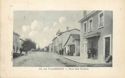 / CPA FRANCE 01 "La Valbonne, rue des écoles"