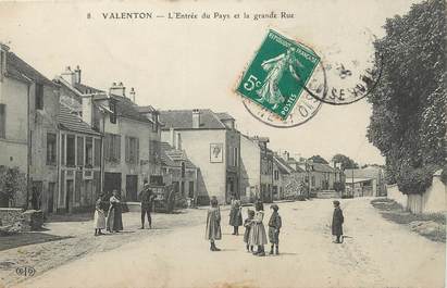 / CPA FRANCE 94 "Valenton, l'entrée du pays et la grande rue"