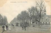 94 Val De Marne / CPA FRANCE 94 "Charenton, rue de Paris et les écoles" / TRAMWAY