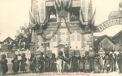 CPA  FRANCE 10 "Troyes, Escorte du Char des Malots, cavalcade de 1909"