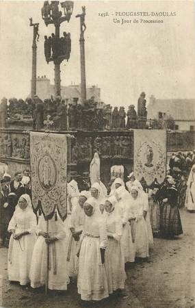 CPA FRANCE 29 "Plougastel Daoulas, un jour de procession"