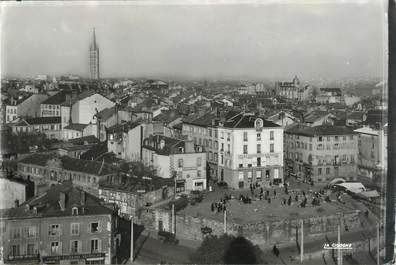 / CPSM FRANCE 87 "Limoges, la place Haute Vienne et vue générale"