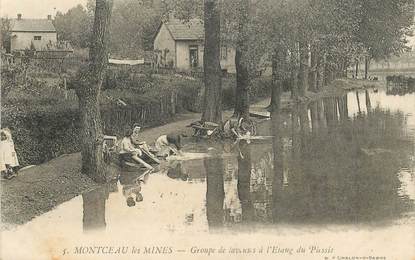  CPA  FRANCE 71 "Montceau les Mines, Groupe de laveuses à l'Etang du Plessis"