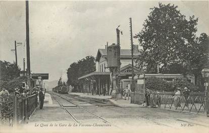 / CPA FRANCE 94 "Le quai de la gare de la Varenne Chennevière"