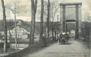95 Val D'oise / CPA FRANCE 95 "La Roche Guyon, vue sur le pont et le château"