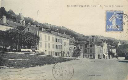 / CPA FRANCE 95 "La Roche Guyon, la place et la Fontaine"