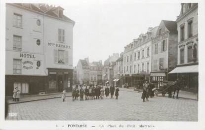 / CPSM FRANCE 95 "Pontoise, la place du Petit Martrois"