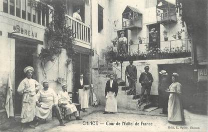 CPA FRANCE 37 "Chinon, cour de l'Hotel de France"