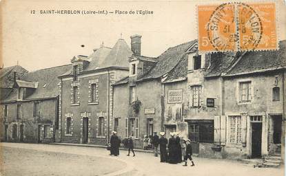 CPA FRANCE 44 "Saint Herblon, Place de l'eglise"