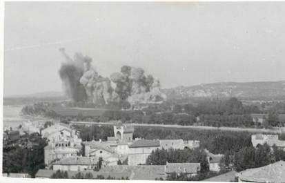 LOT 12  CARTE PHOTO FRANCE 84  "Avignon, suites bombardements 2ème Guerre 1944/1945"