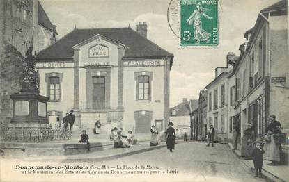 / CPA FRANCE 77 "Donnemarie en Montois, la place de la mairie"