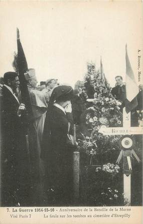 / CPA FRANCE 77 "Etrépilly, la foule sur les tombes au cimetière" / GUERRE