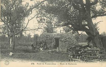 / CPA FRANCE 77 "En forêt de Fontainebleau, hutte de Bûcherons"