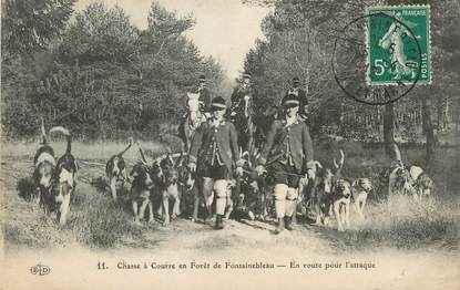 / CPA FRANCE 77 "Chasse à courre en forêt de Fontainebleau, en route pour l'attaque"