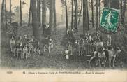 77 Seine Et Marne / CPA FRANCE 77 "Chasse à courre en forêt de Fontainebleau, avant le découpler"
